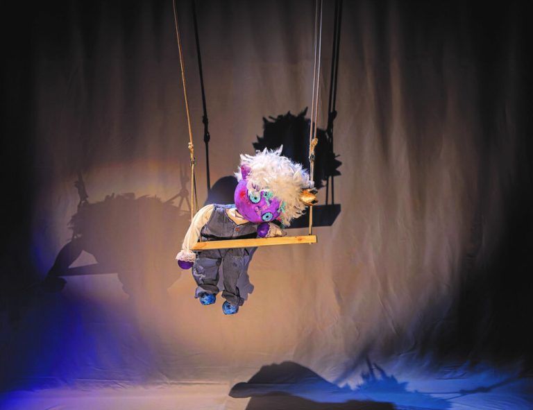 Der heiratsunwillige kleine Prinz ist die Titelfigur der neuen Produktion des Puppentheaters Hard. Kleines Bild: Iris Biatel-Lerbscher.Adrian Biatel, Privat