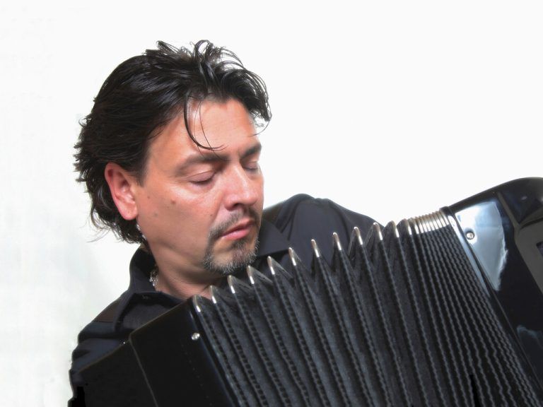 Der hierzulande bestens bekannte Goran Kovacevic ist auch zu hören.Kovacevic