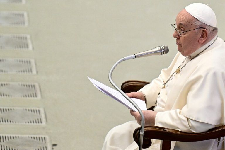 Der Papst spricht sich für Frieden aus. APA/Alberto Pizzoli