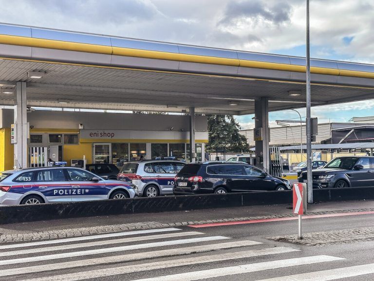 Die Polizei wurde zur Tankstelle gerufen.Steurer