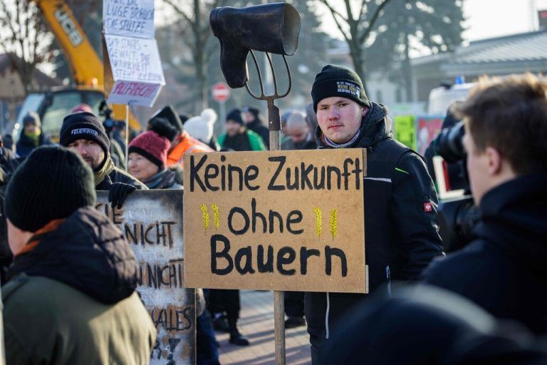 Die Proteste der deutschen Landwirte gingen auch am Donnerstag weiter.JENS SCHLUETER/AFp