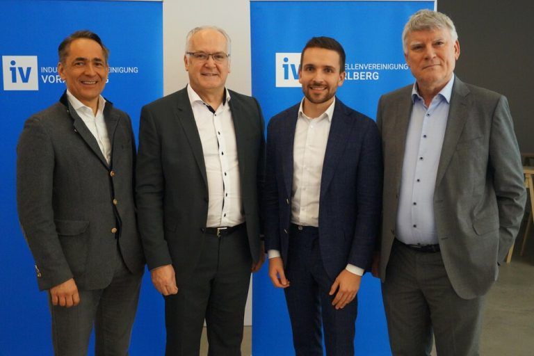 Hubert Rhomberg (Rhomberg Bau, IV-Präsident Elmar Hartmann, IV-Geschäftsführer Christian Zoll und Zumtobel-Hausherr Alfred Felder (v.l.).Ritter(7)