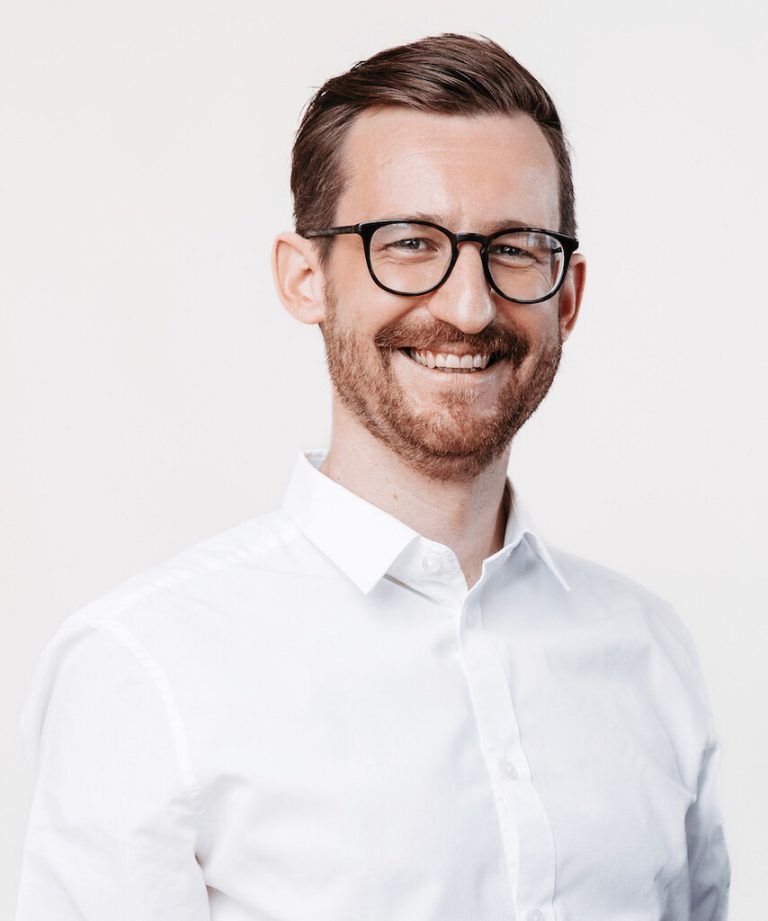 Johannes Gasser bezeichnet die Strompreisbremse als „Gießkannenförderung“.NEOS