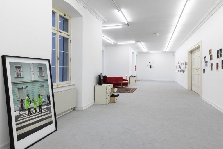 Kirsten Helfrich, Tobias Maximilian Schnell und Roland Adlassnigg widmen sich im Format „... im Erdgeschoss“ vergangenen Kunstperformances.