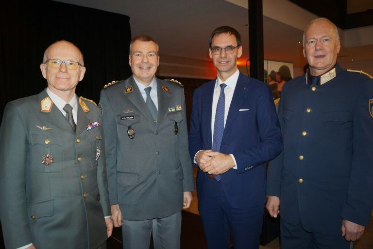 Militärkommandant Gunther Hessel, der Schweizer Korpskommandant Hans-Peter Walser, Landeshauptmann Markus wallner und Landespolizeidirektor Hans-Peter Ludescher (von links).Yasmin Ritter (7)