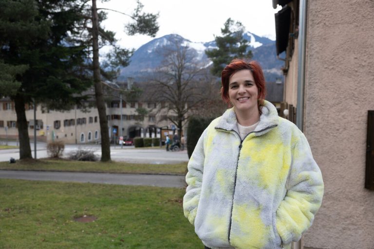 Oben: Anika Neumann; Unten: Elisabeth Salcher und die Doblers.