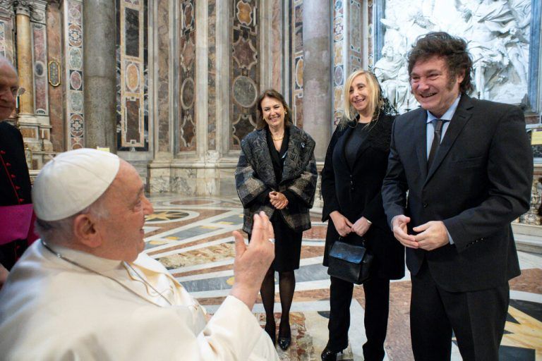 Argentiniens Präsident Javier Milei trifft sich mit Papst Franziskus im Vatikan.REUTERS/­Vatican Media