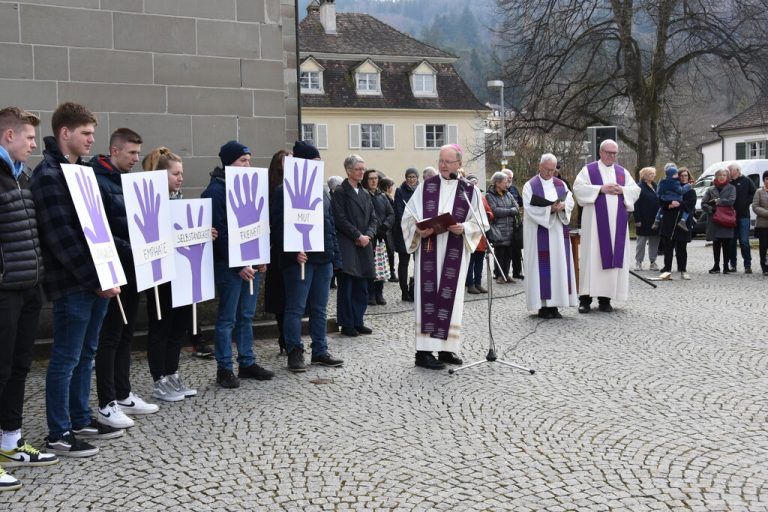 Bischof Benno vollzieht heute in Bregenz das traditionelle Aschenritual.Katholische Kirche Vorarlberg (2)