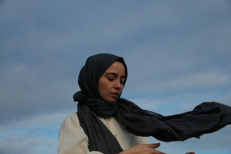 Büşra Kayıkçı. Seyma Tuna
