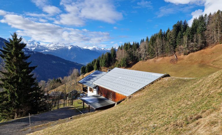 Das Haus Nr. 23 am Hang(oben).Das Eschtobel (r.).Gerhard Vylet