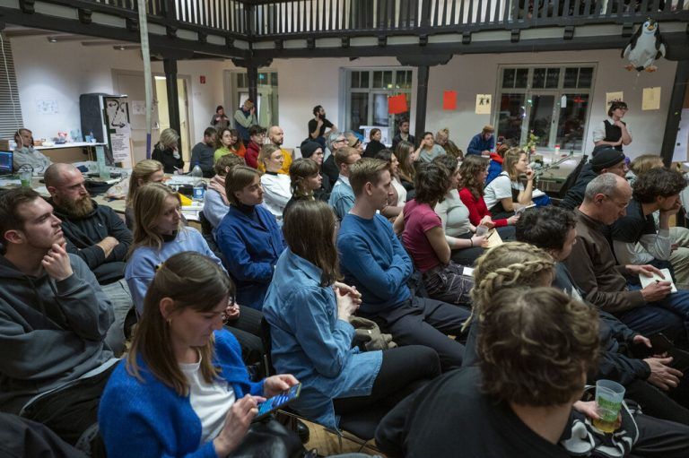 Das Interesse an den Vorträgen im Rahmen des Poolbar-Generators im Hohenemser Löwensaal war groß.Daniel Furxer