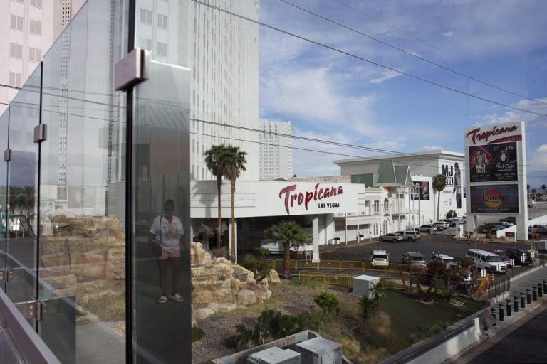 Das Tropicana schließt seine Pforten und soll einem neuen Baseball-Stadion (kleines Foto/Rendering) weichen.AP (2)
