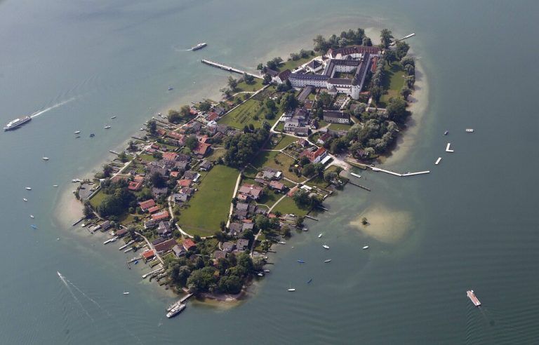 Die Fraueninsel liegt im bayrischen Chiemsee.REUTERS/Michaela Rehle
