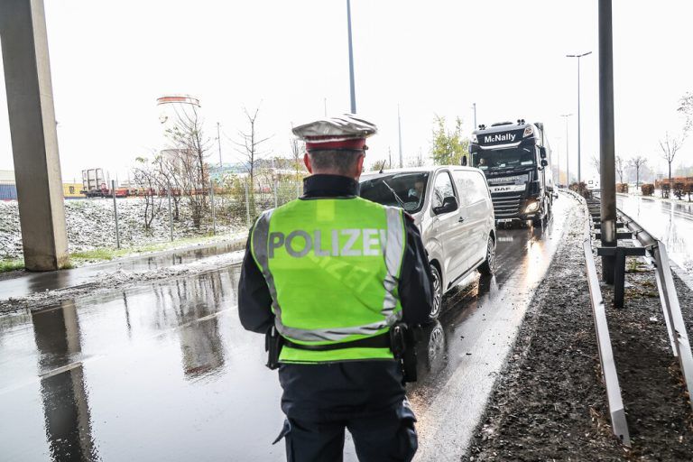 Die Polizei warnt vor Betrügern.Steurer