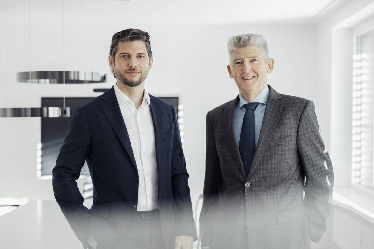 Friedrich (l.) übernimmt von seinem Vater Wolfgang Faigle.faigle group