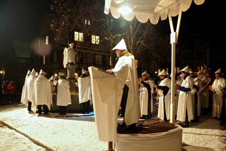 Im Montfortbrunnen am Ehre-Guta-Platz werden die Geldbeutel gewaschen.Arbeitsgemeinschaft Oberstadt
