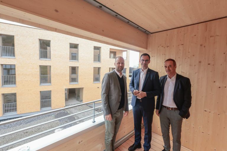 Informierten gestern in der neu errichteten Wohnanlage Schwarzach-Klosterwiesweg: Marco Tittler, Markus Wallner und Hans-Peter Lorenz.klaus hartinger