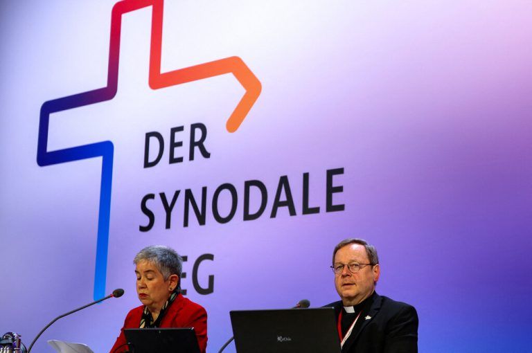 Irme Stetter-Karp und Bischof Georg Bätzing im März 2023.REUTERS/Heiko Becker