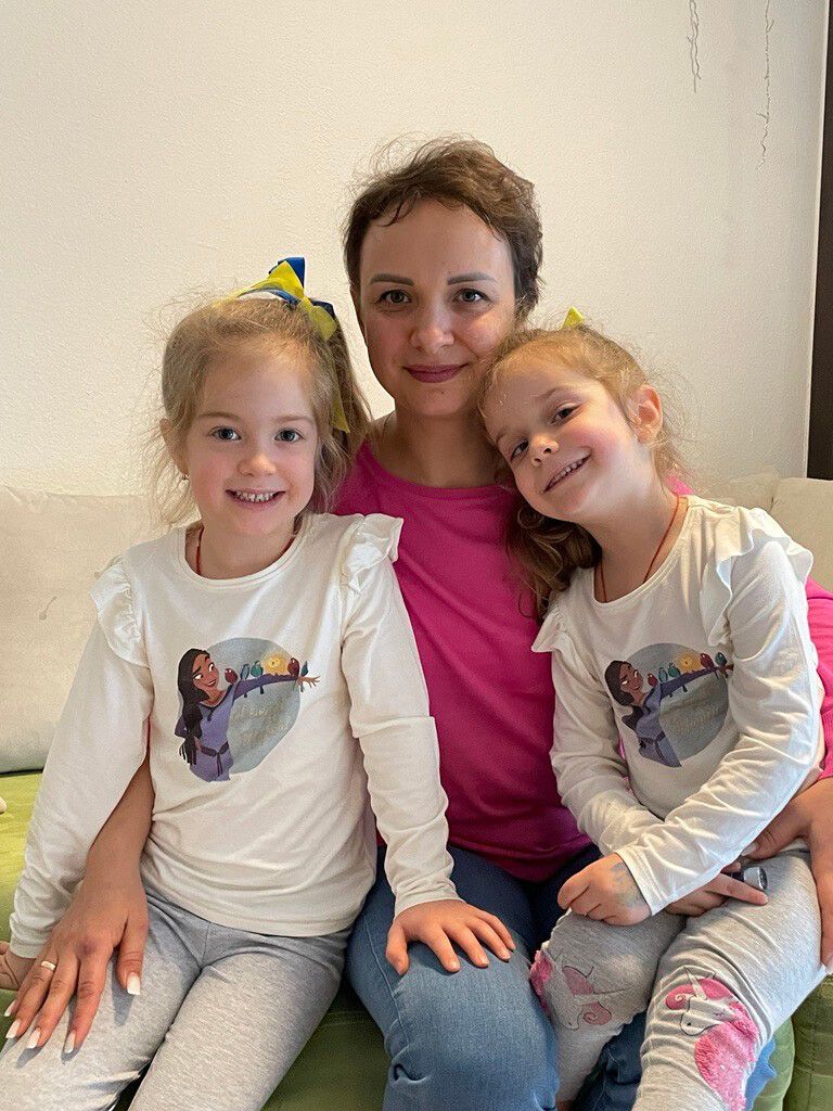 Mariia Barsehian und ihre Töcher Lianna (l.) und Nelly (r.).NEUE/holzer