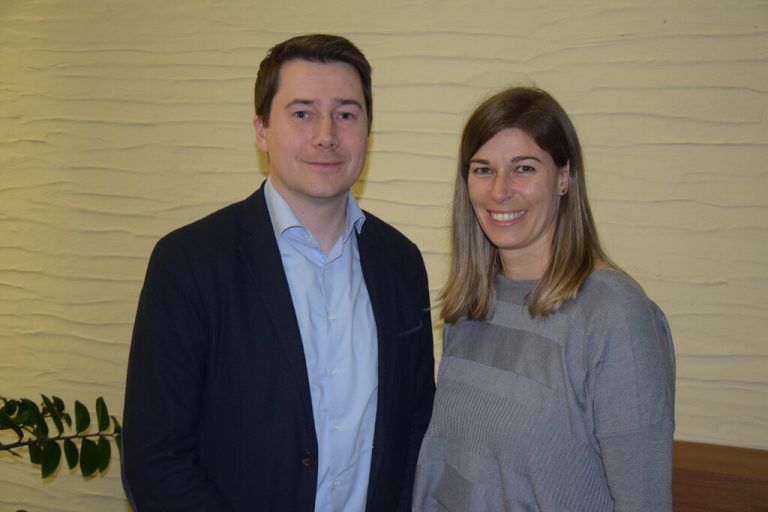 Patrick Wiedl übergibt seine Agen-den an Nadine Peschl. ⇒VP lustenau