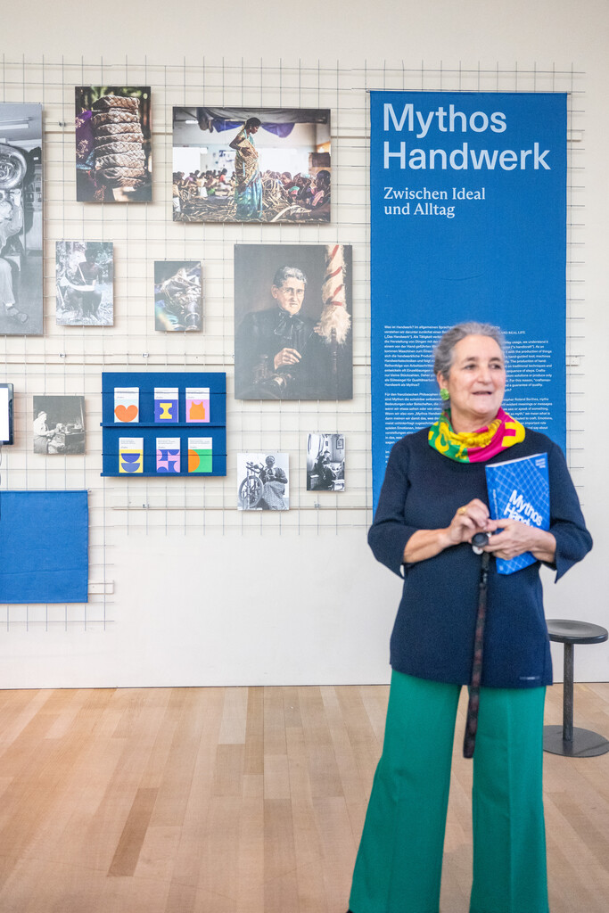 Theresia Anwander bei der Ausstellungsführung.Beate Rhomberg (4)