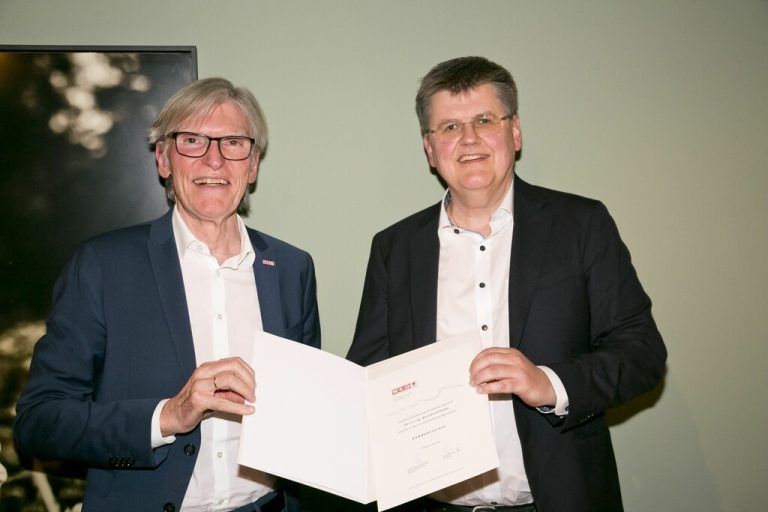 Wilfried Hopfner und Bernhard Feigl bei der Verleihung.Dietmar mathis