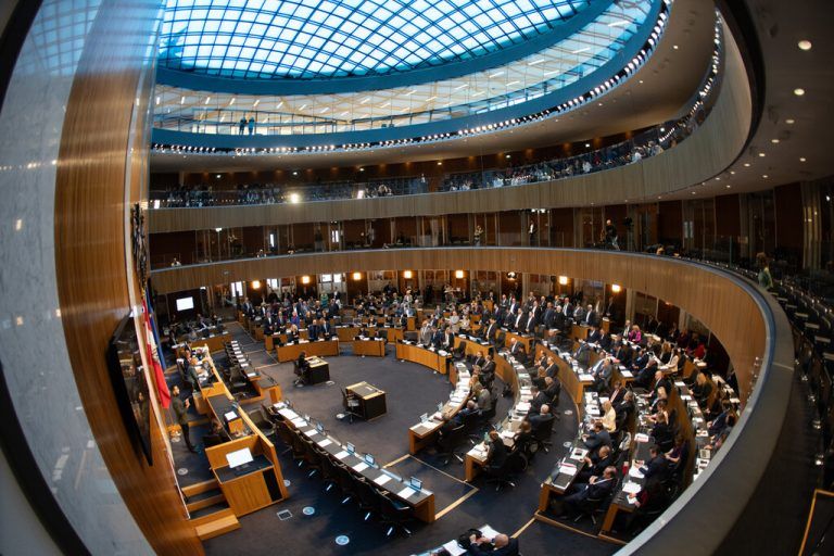 Zwei Vorarlberger Abgeordnete werden dem nächsten Nationalrat ganz sicher nicht mehr angehören: Karlheinz Kopf (ganz oben) und Gerald Loacker.APA (2), Reuters