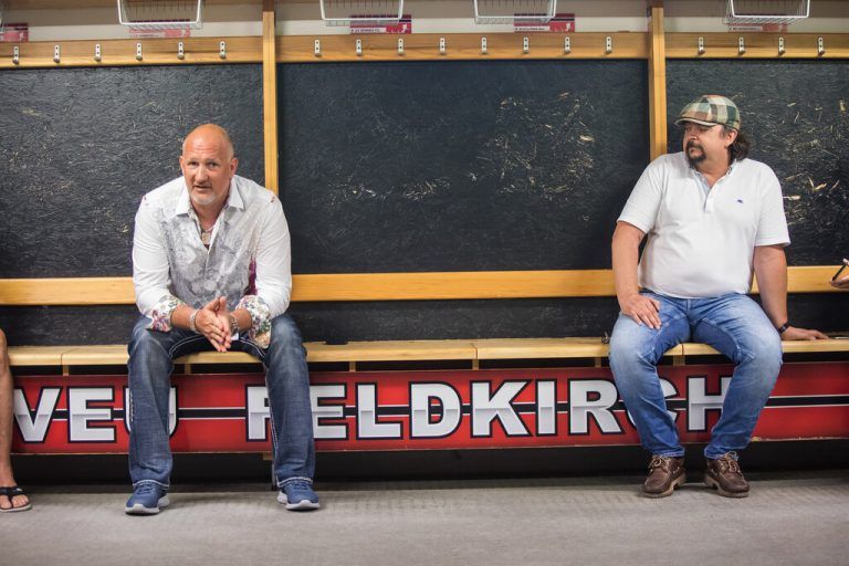 Beim Pressetalk vom 23. Juli 2019 wurde Christian Groß (r.) in der VEU-Kabine von VEU-Präsident Pit Gleim (l.) offiziell als zweiter Geschäftsführer der VEU Feldkirch vorgestellt. Philipp Steurer