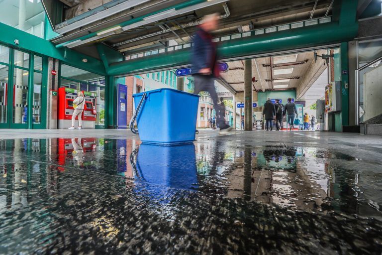 Das Schicksal des Bregenzer Bahnhofs – und seiner Eimer – ist besiegelt. philipp steurer