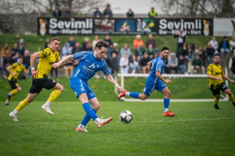 Die blau gekleideten Harder dominierten in Höchst. Beate Rhomberg