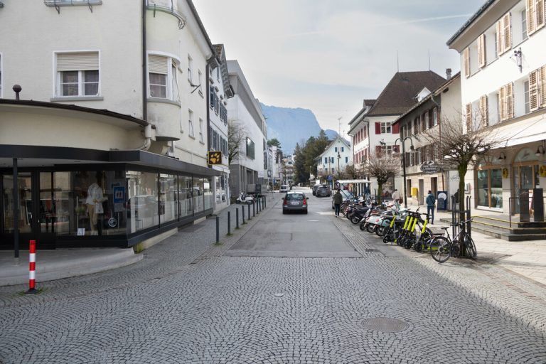 Die Einbahnregelung dient der Verkehrssicherheit und soll den Kreuzungsbereich mit der Schillerstraße entschärfen.klaus hartinger