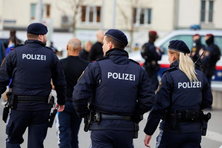 Die Polizei ermittelt gegen unbekannte Täter.symbolfoto/APA