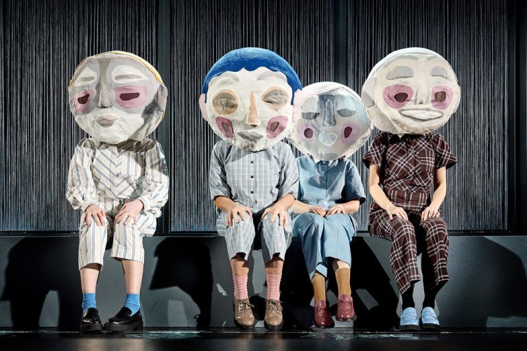 Die Schauspielerinnen Vivienne Causemann, Isabella Campestrini, Rahel Jankowski und Luca Hass in der Inszenierung.Anja Köhler (2)