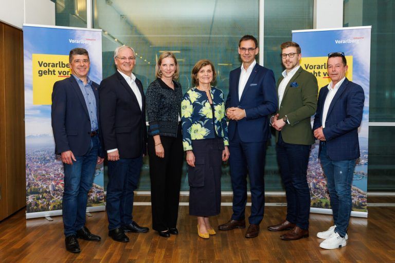 Die Volkspartei ist bereit für die Wahlen.hofmeister