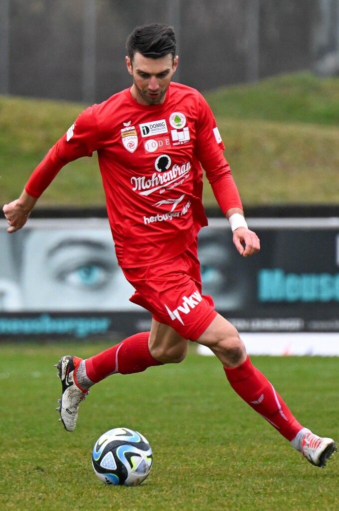 Für Umjenovic geht es heute gegen seinen Ex-Klub. GEPA/Lerch