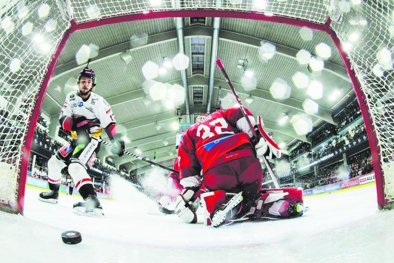 Gleich sechs Mal konnten die Pioneers am Montag KAC-Goalie Sebastian Dahm bezwingen. GEPA