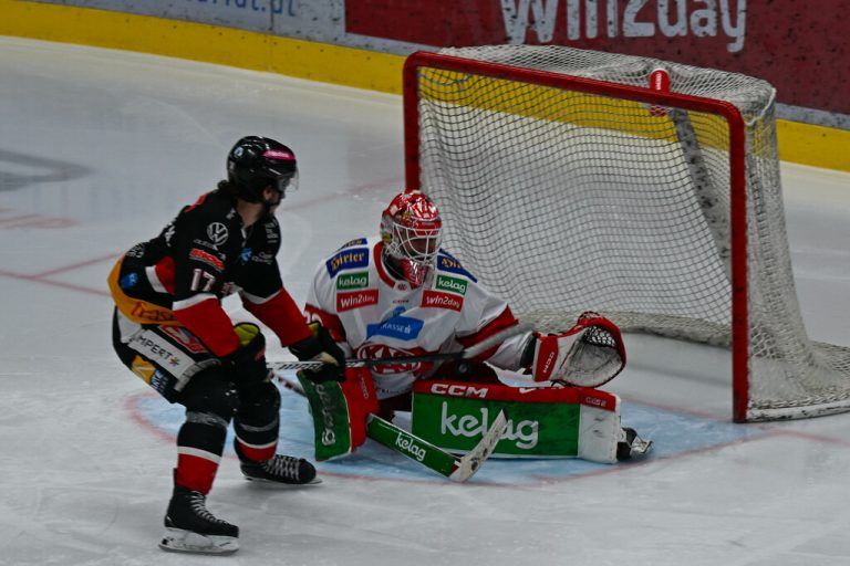 In den Play-offs müssen Chancen wie diese von Nick Pastujov am Dienstag ein Tor sein. GEPA/Lerch