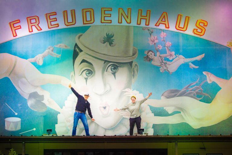 Roman Zöhrer und Lisa-Marie Berkmann laden zum Jubiläums-programm ein.