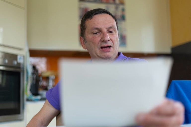 Willi Witzemann präsentiert der NEUE die Antwort der BH auf seine Beschwerde.hartinger, stiplovsek
