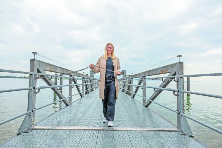 Ariane Rädler beim Spaziergang am Bodensee. Klaus Hartinger