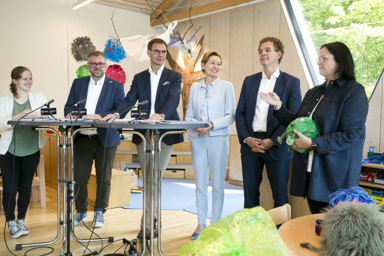 Bei einer Pressekonferenz im Kindergarten Oberdorf in Höchst wurde die Strategie präsentiert.