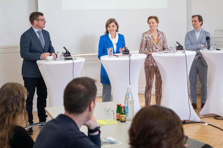 Der Beschluss wurde im Pressefoyer der Landesregierung bekanntgegeben. serra