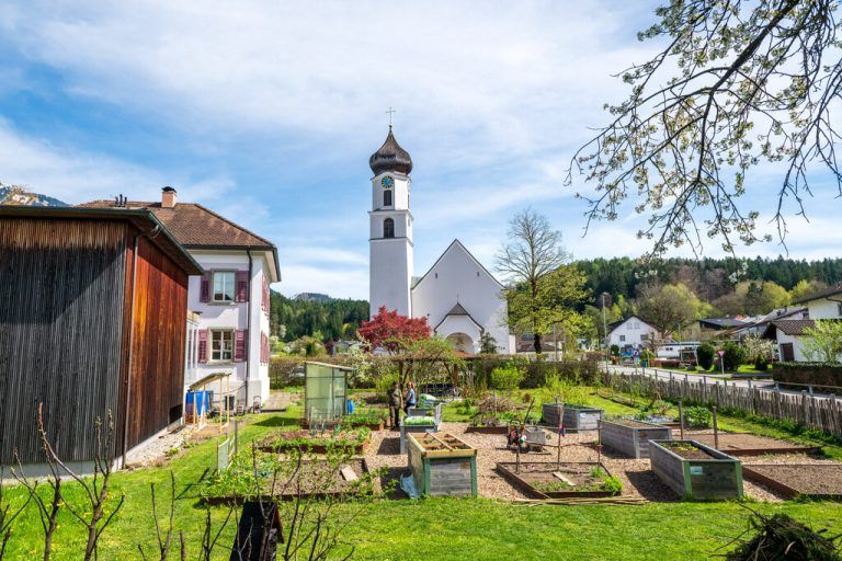 Der Gemeinschaftsgarten in Schlins macht sowohl den Erwachsenen als auch den Kindern Spaß.beate Rhomberg (6)
