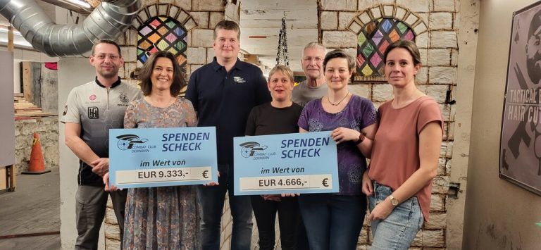 Der Vorstand des Combat Club Dornbirn konnte zwei Schecks im Gesamtwert von 14.000 Euro überreichen. Verein