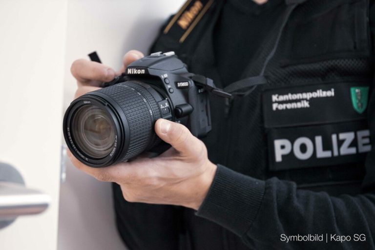 Die Einbrecher ergriffen die Flucht.symbolbild/kantonspolizei sG