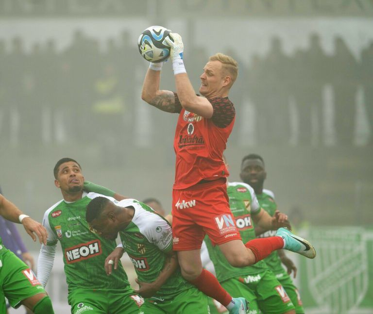 Die Lustenauer müssen Wege finden, nicht nur gegen den Ball beschäftigt zu sein. APA