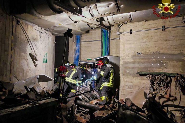 Die Rettungskräfte suchten fieberhaft nach Überlebenden.ap/antonio calanni (2)