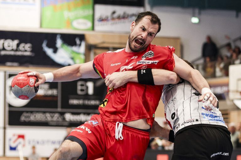 Die „Roten Teufel“ wie hier Dejan Babic mussten ges­tern beim ÖHB-Cup Final 4 leiden. Die Titelverteidigung ist geplatzt. GEPA (2)