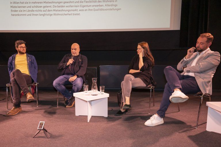 Die Runde am Podium (ohne Moderator Christoph Osztovics): Johannes Herburger, Much Untertrifaller, Verena Konrad und Tobias Forer-Pernthaler (v.l.).Daniel Furxer