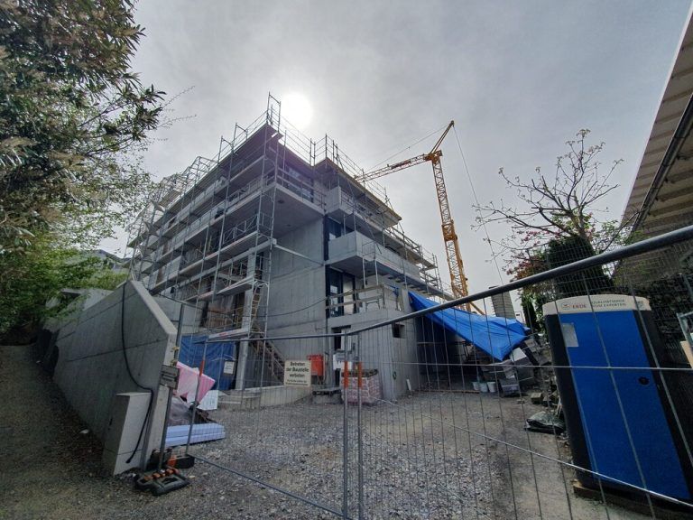 Dieses Gebäude wird derzeit auf einem ehemaligen Grundstück von Ahlborn Bauträger in Lochau gebaut. Das abgebildete Bauprojekt hat mit dem Konkurs nichts zu tun.wpa